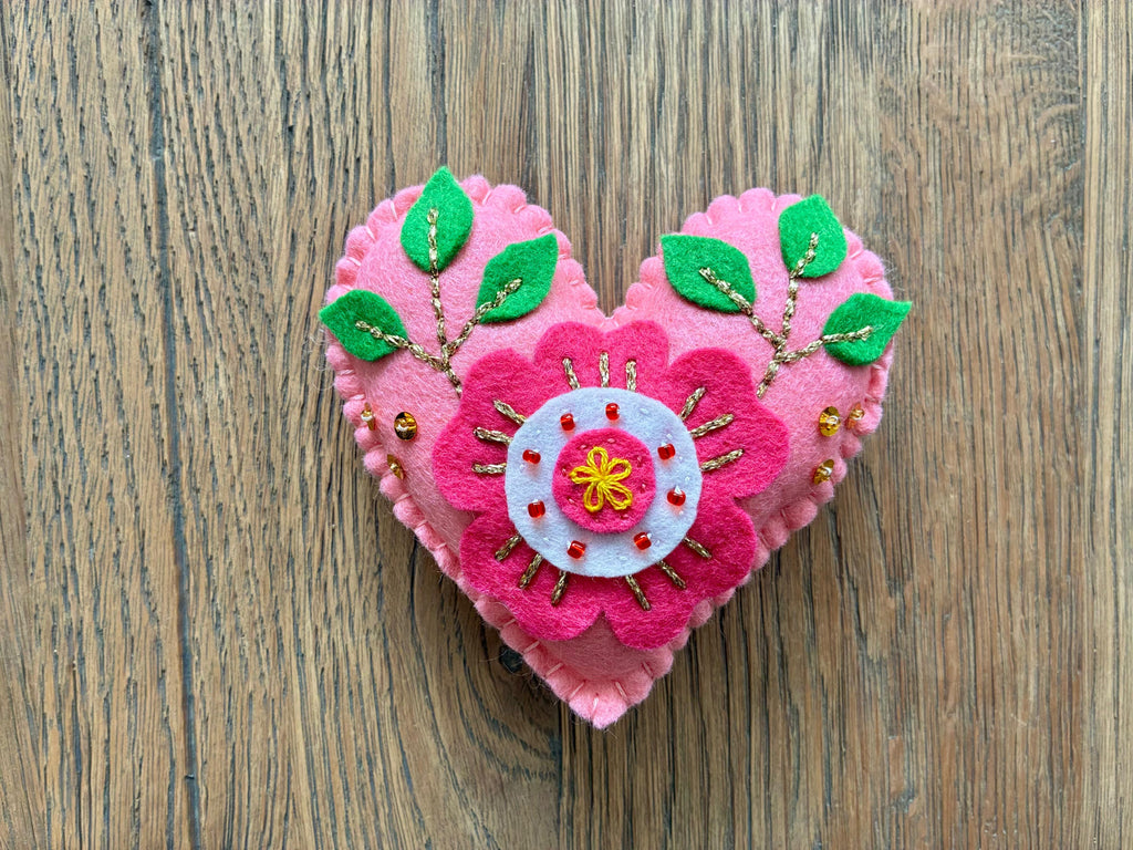 Felt Floral Heart Magnet – Digital Sewing Pattern (PDF)