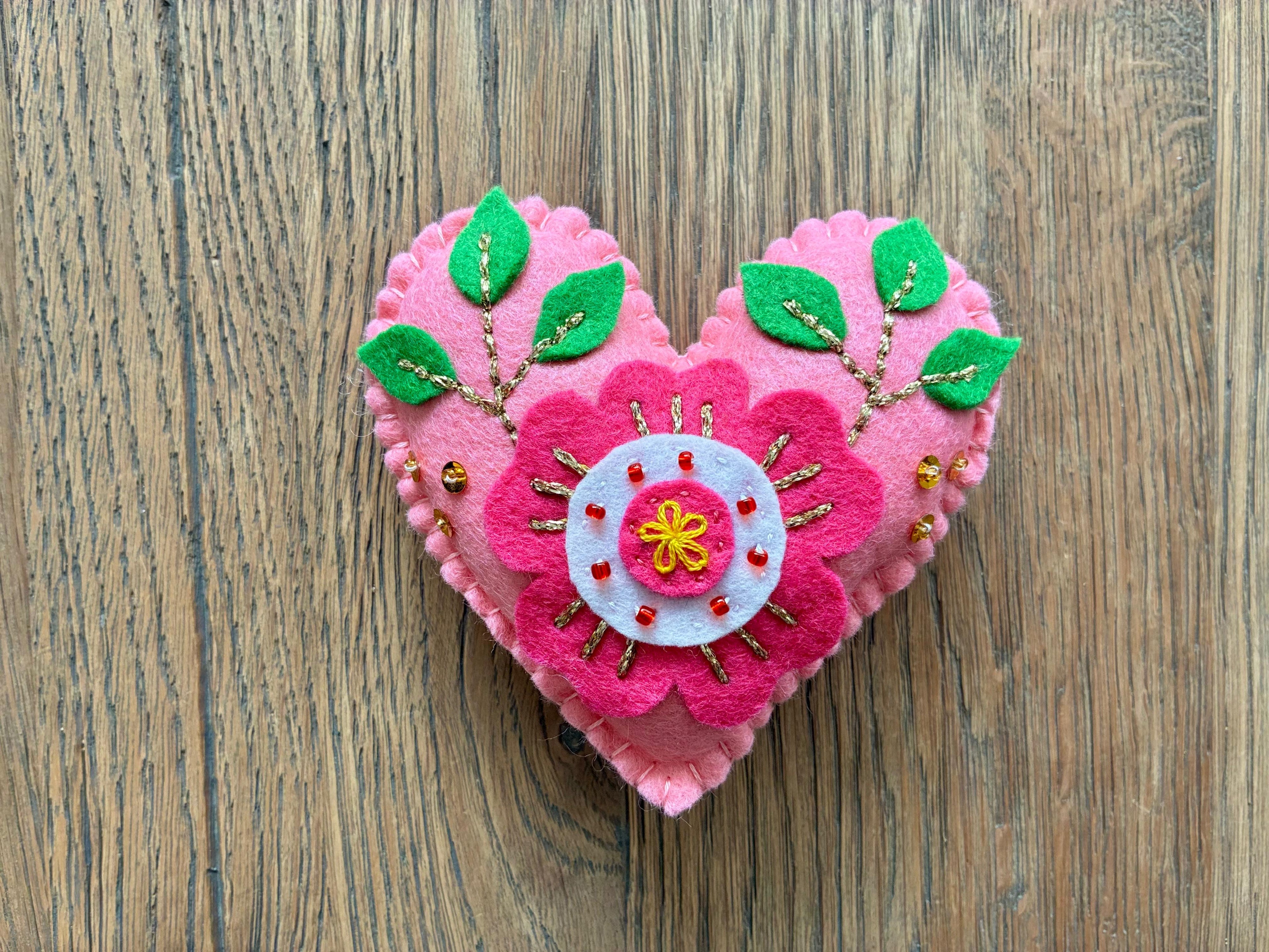 Felt Floral Heart Magnet – Digital Sewing Pattern (PDF)
