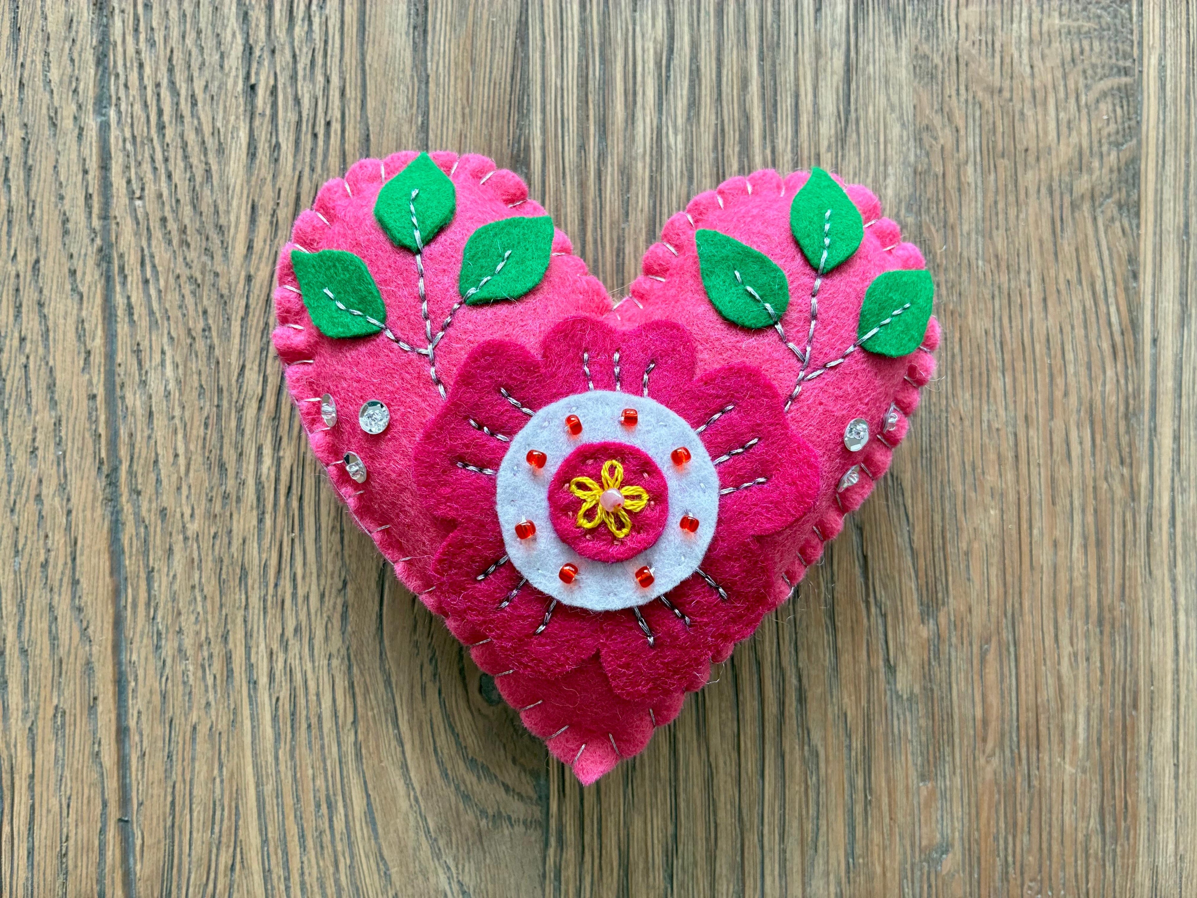 Felt Floral Heart Magnet – Digital Sewing Pattern (PDF)
