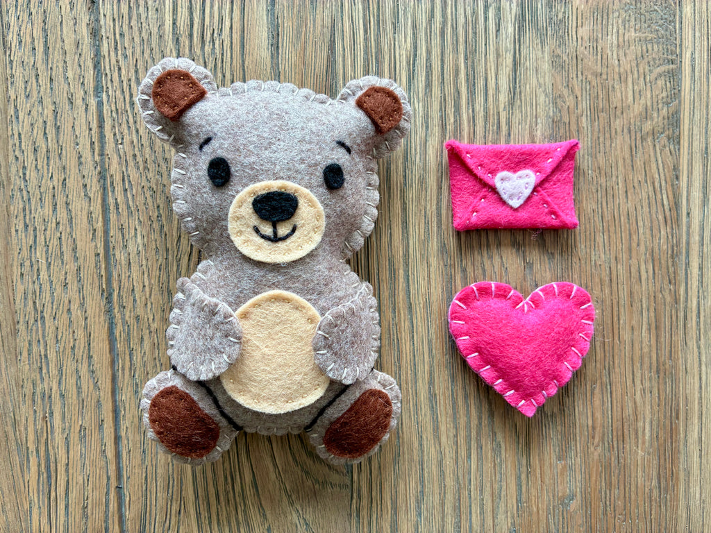 Felt Teddy Bear Magnet – Digital Sewing Pattern (PDF)