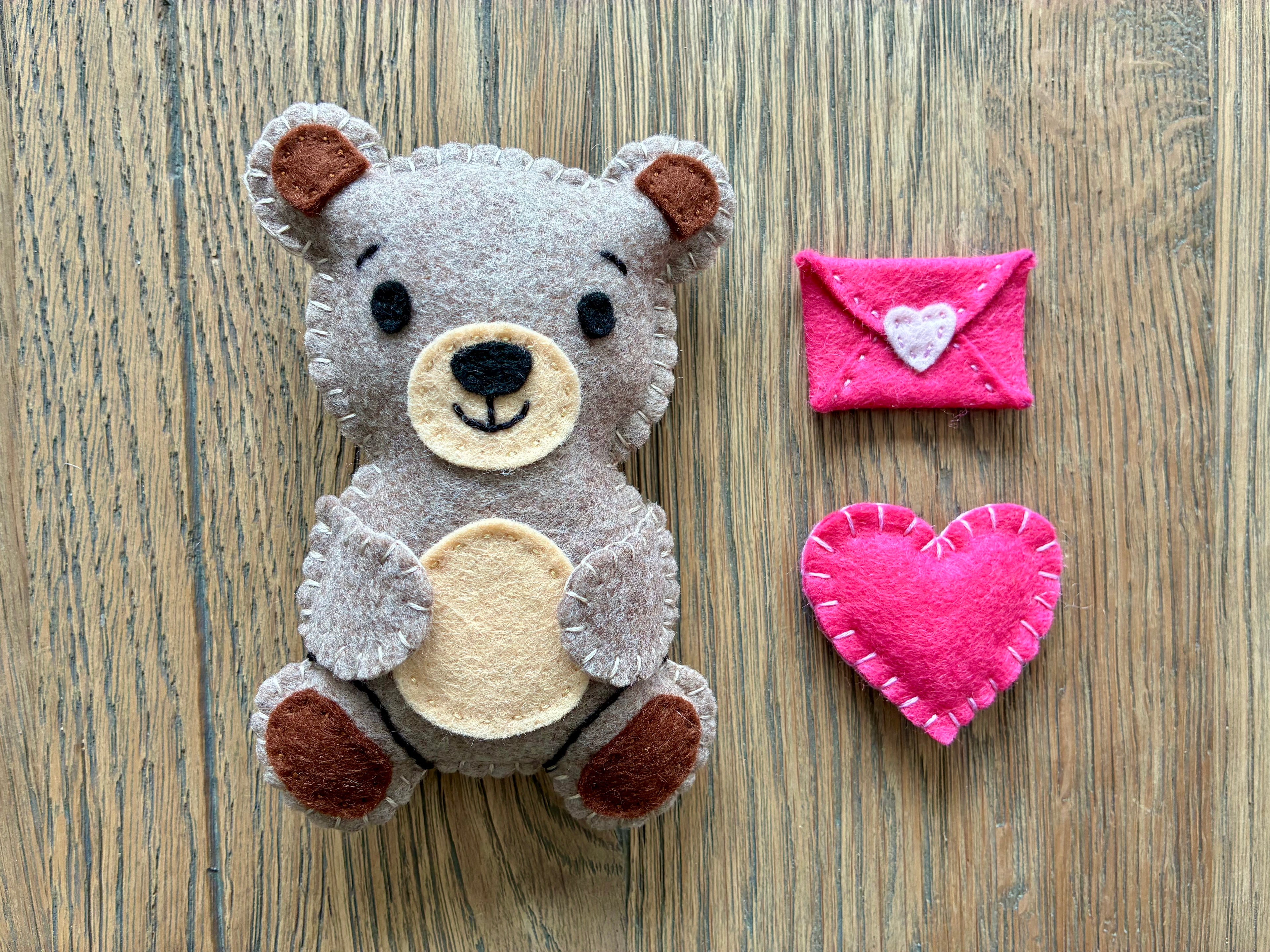 Felt Teddy Bear Magnet – Digital Sewing Pattern (PDF)