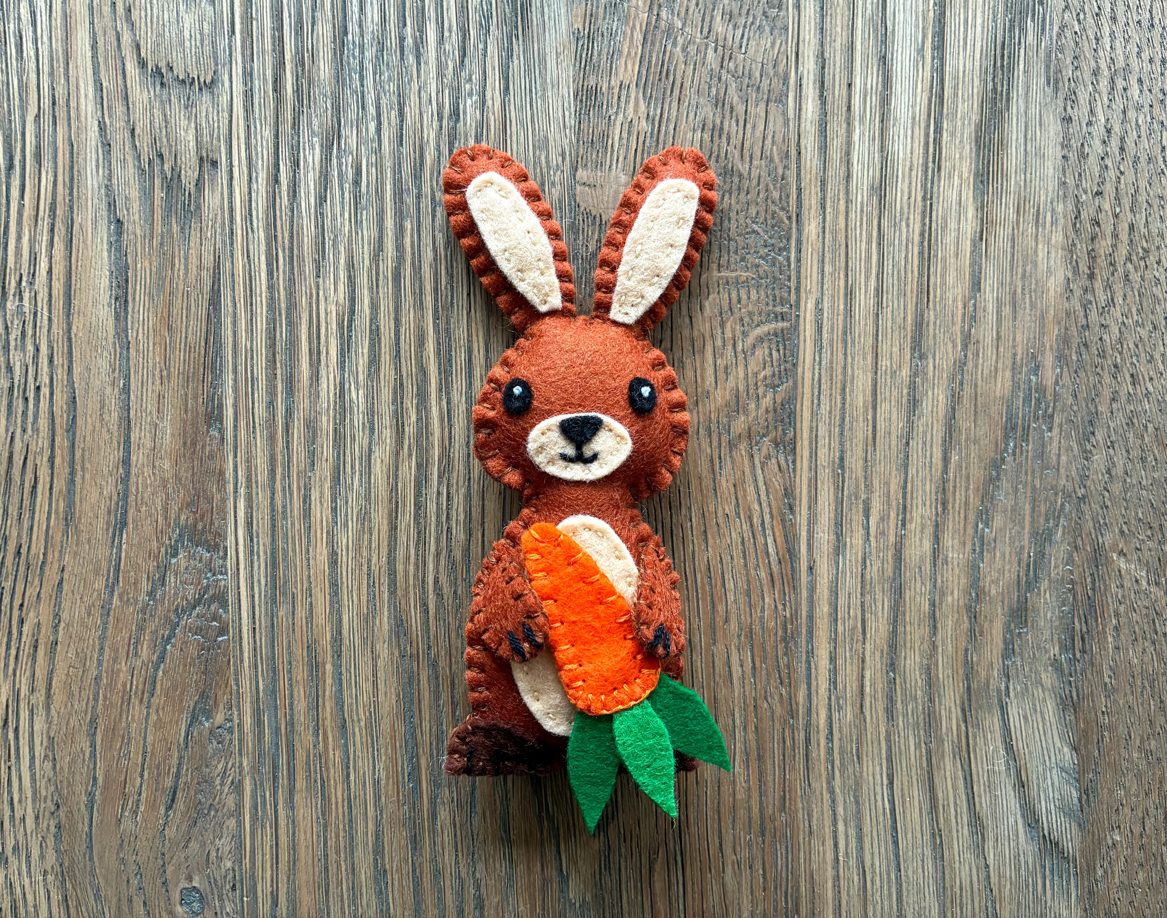 Felt Bunny Magnet with Carrot – Digital Sewing Pattern (PDF)