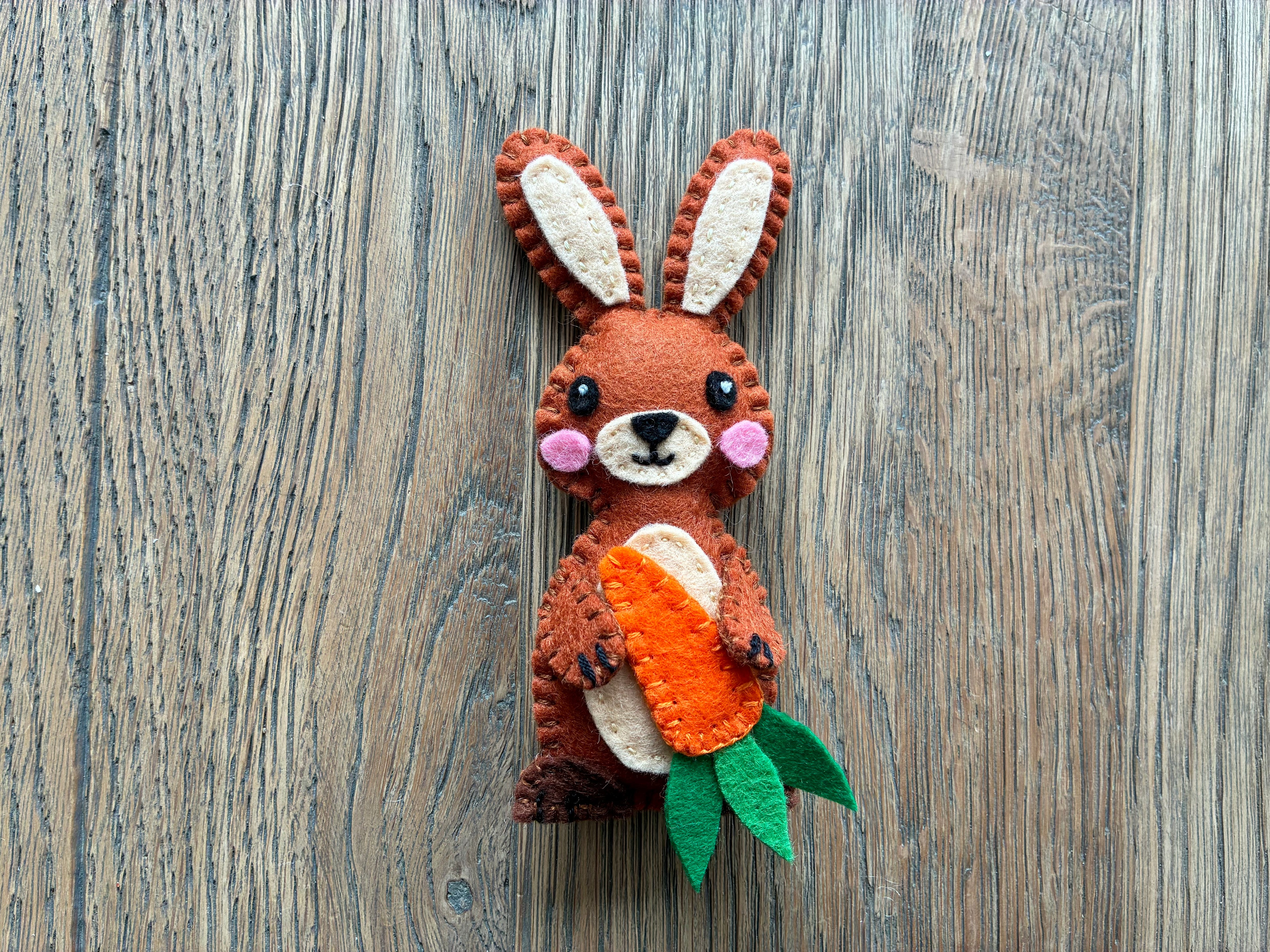 Felt Bunny Magnet with Carrot – Digital Sewing Pattern (PDF)