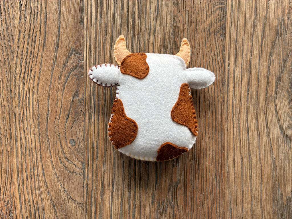 🐮 Felt Cow Pattern (PDF)