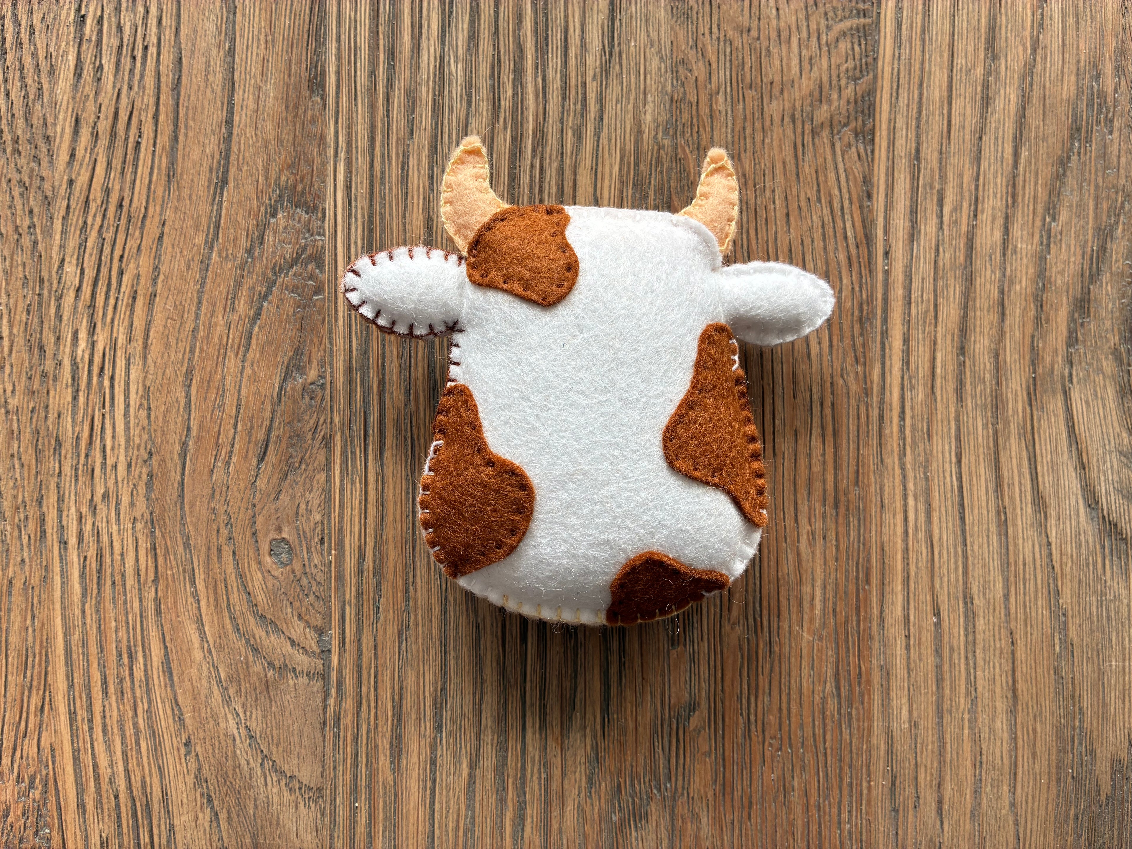 🐮 Felt Cow Pattern (PDF)